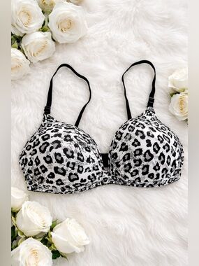vassarette Black & White Leopard Print Padded Bra